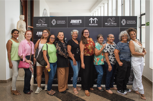 Grupo de mulheres no evento