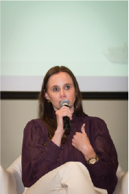 Palestrante compartilhando experiência